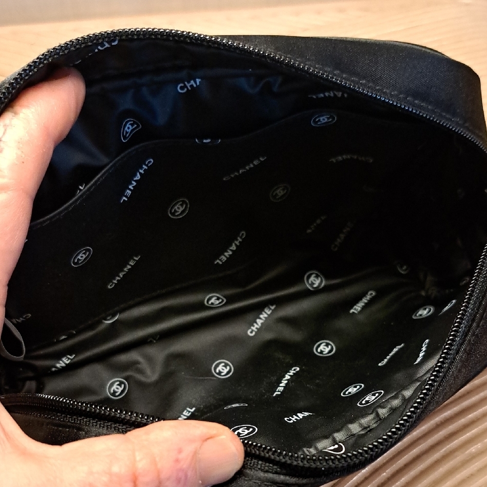 Chanel Parfums Cosmetic Case - Picture 7 of 7